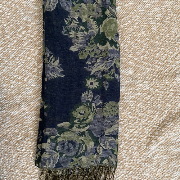 Scarf - Picture 3 of 4